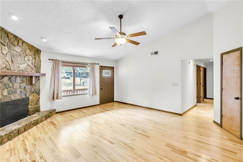 256 Park Ave - Photo 6 of 29