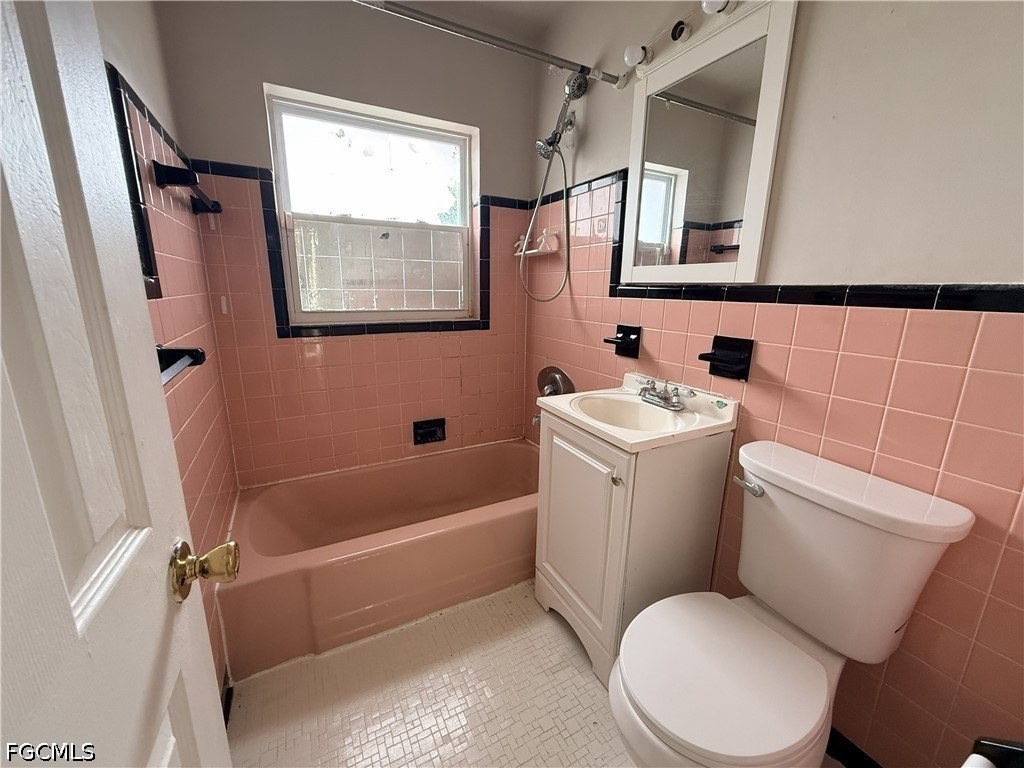 3460 Westlund Ter - Photo 2 of 7