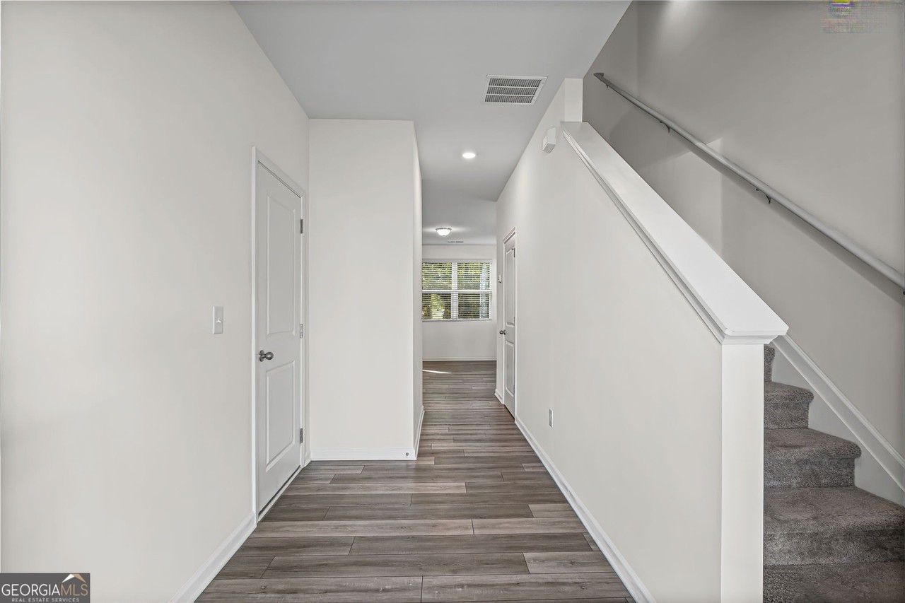 304 Aldgate Way - Photo 2 of 33