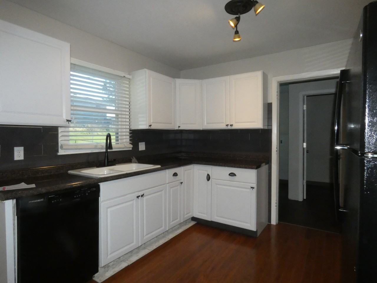 6103 N Olive St - Photo 5 of 19