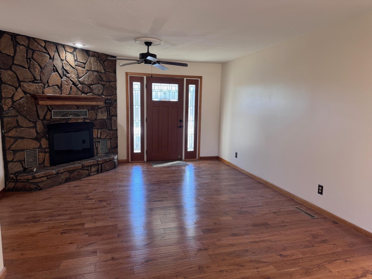 371 Greenbrier Dr - Photo 7 of 32