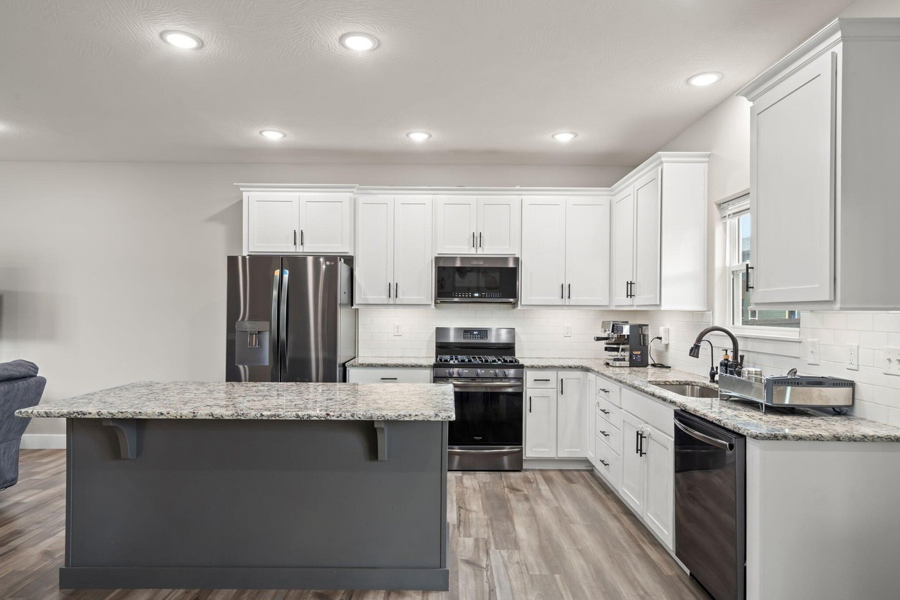 1106 Strait Ave - Photo 6 of 32