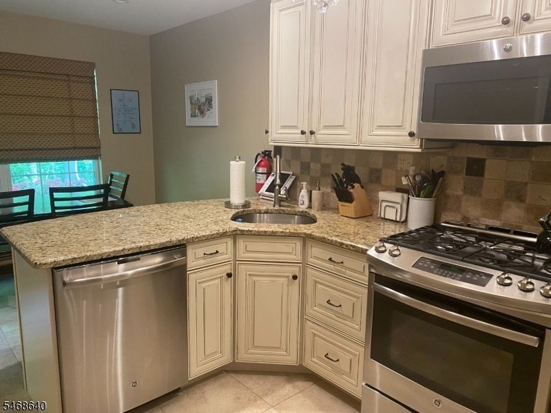 39 Washington Ct - Photo 5 of 18