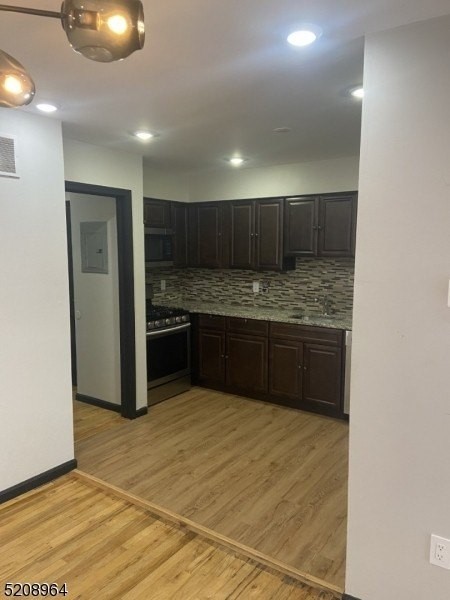 221 Magnolia Ave - Photo 6 of 18
