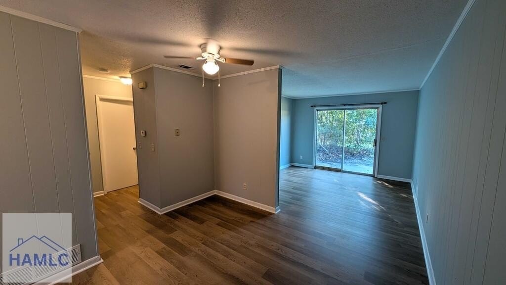 989 Live Oak Dr - Photo 3 of 9