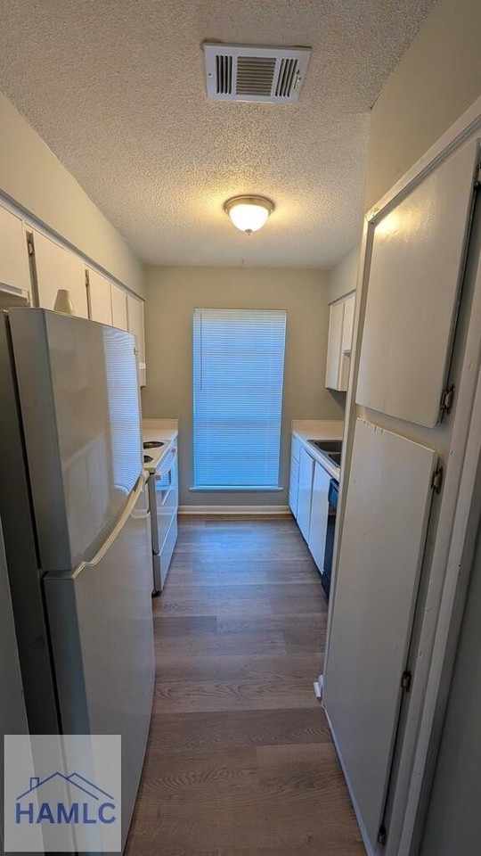 989 Live Oak Dr - Photo 6 of 9