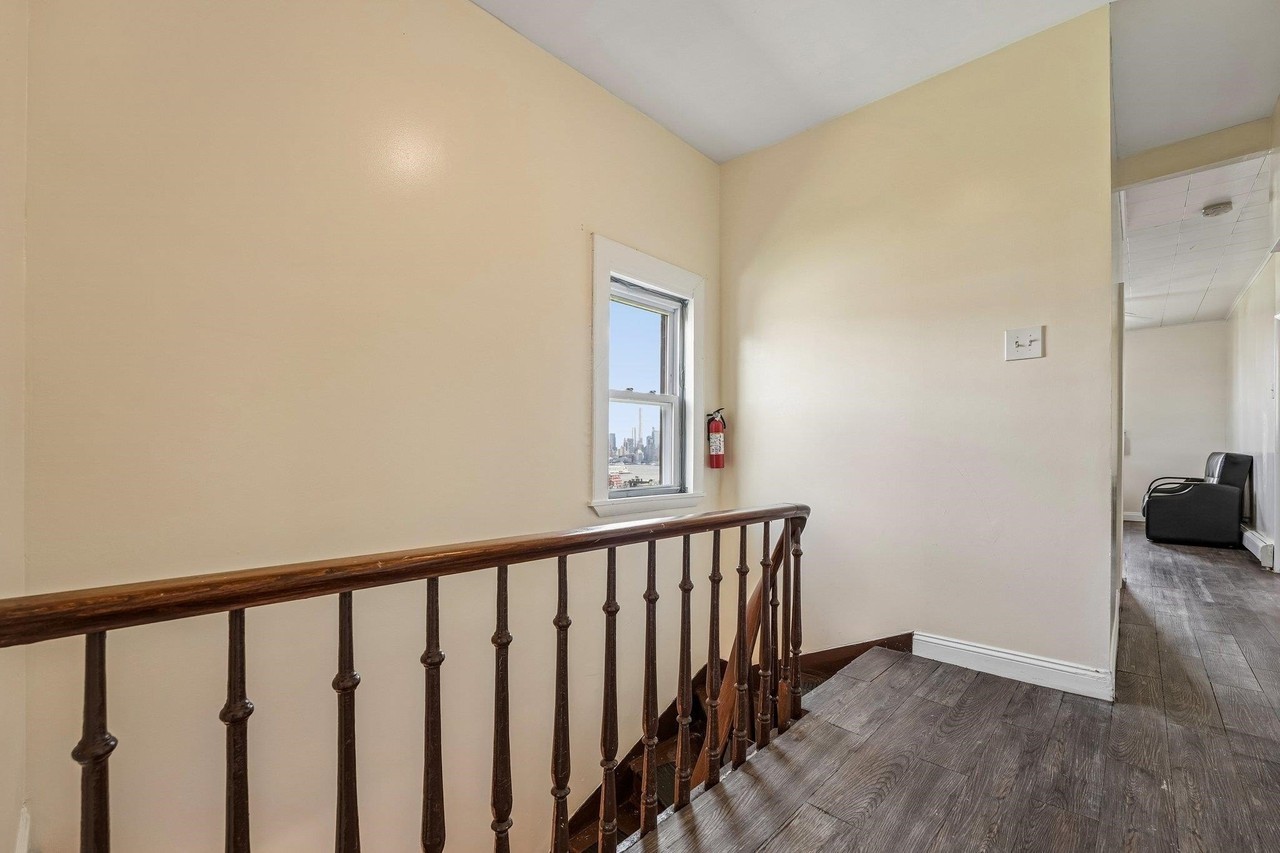 310 Palisade Ave #2 - Photo 4 of 25