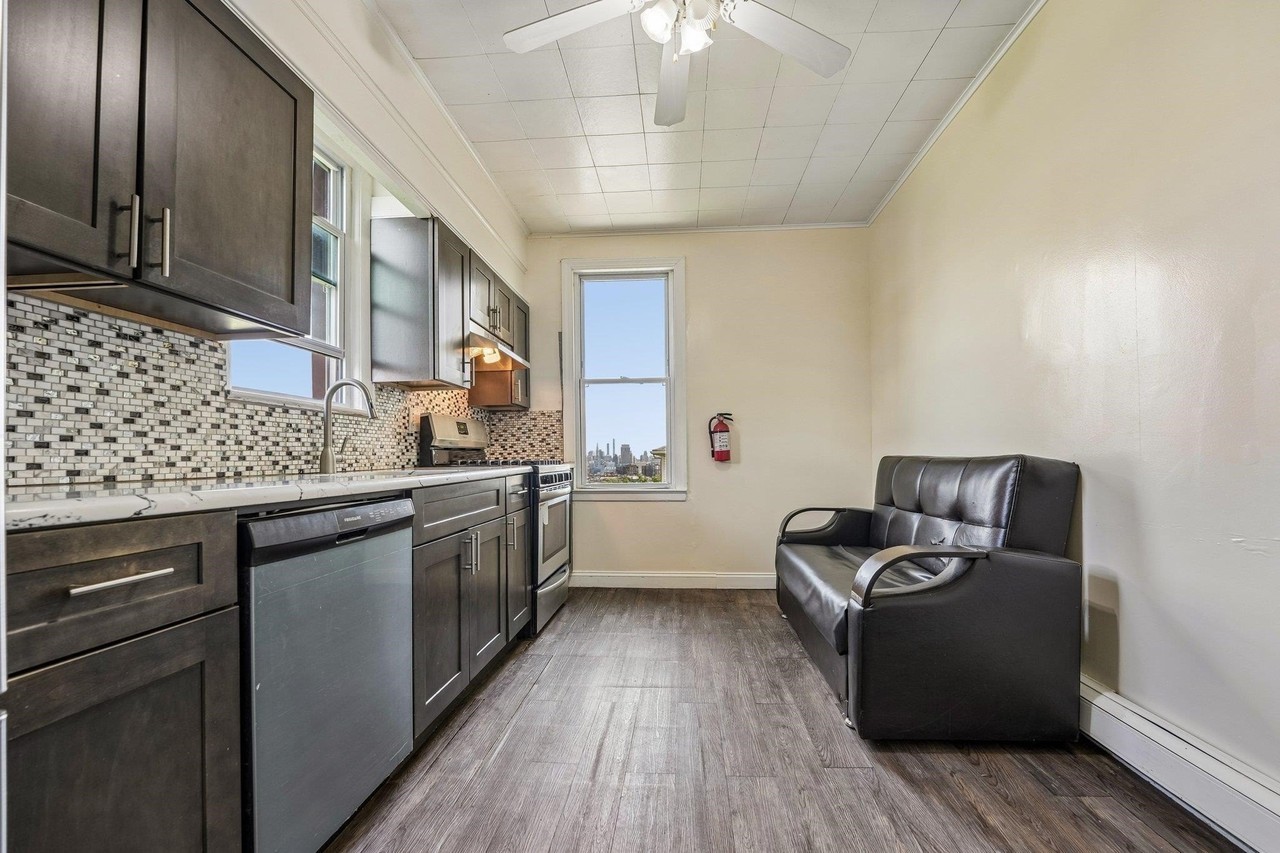 310 Palisade Ave #2 - Photo 6 of 25