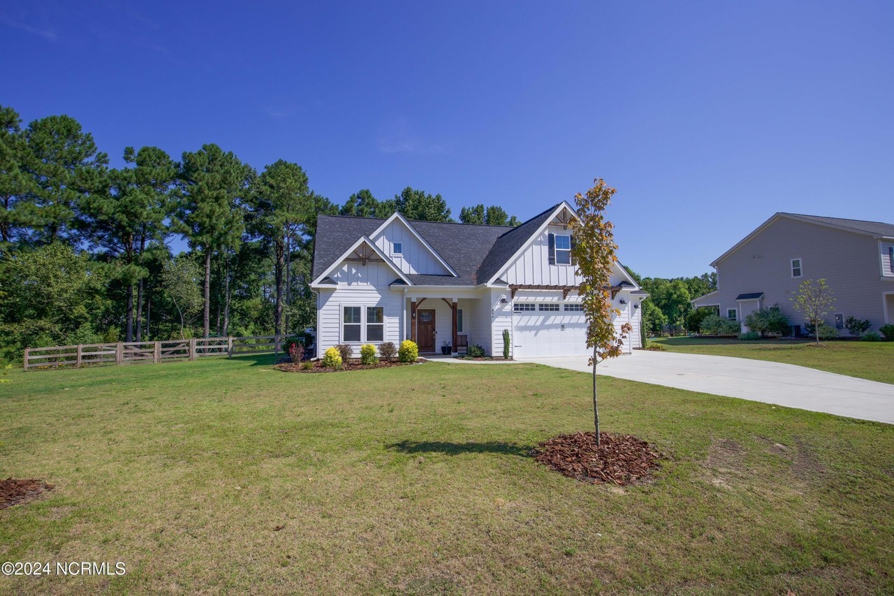 844 Warwick Ln - Photo 2 of 50