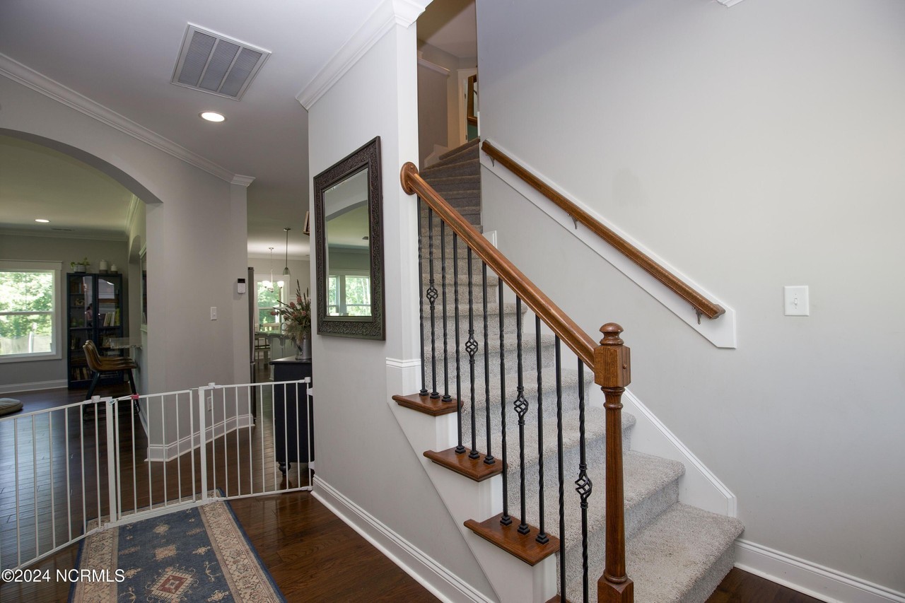 844 Warwick Ln - Photo 6 of 50