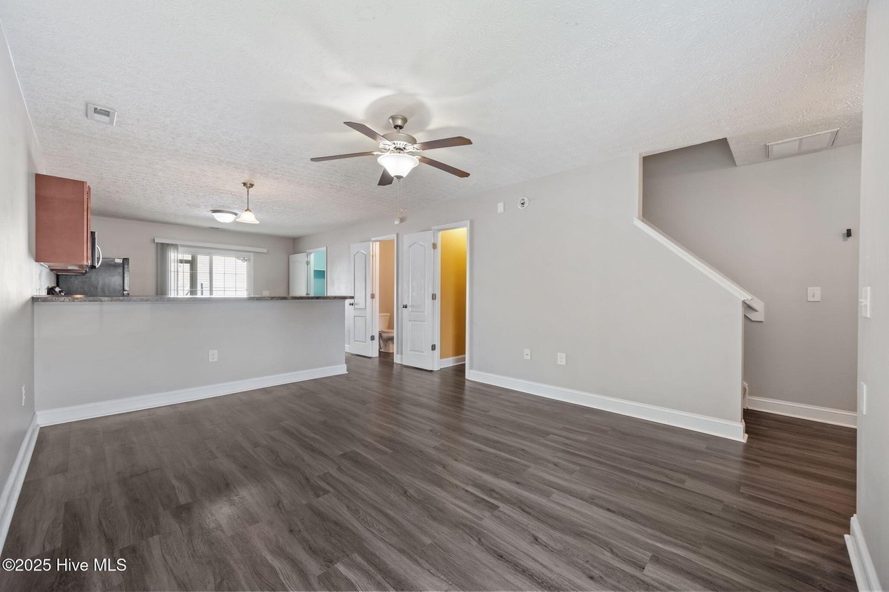 216 Glen Cannon Dr - Photo 3 of 27