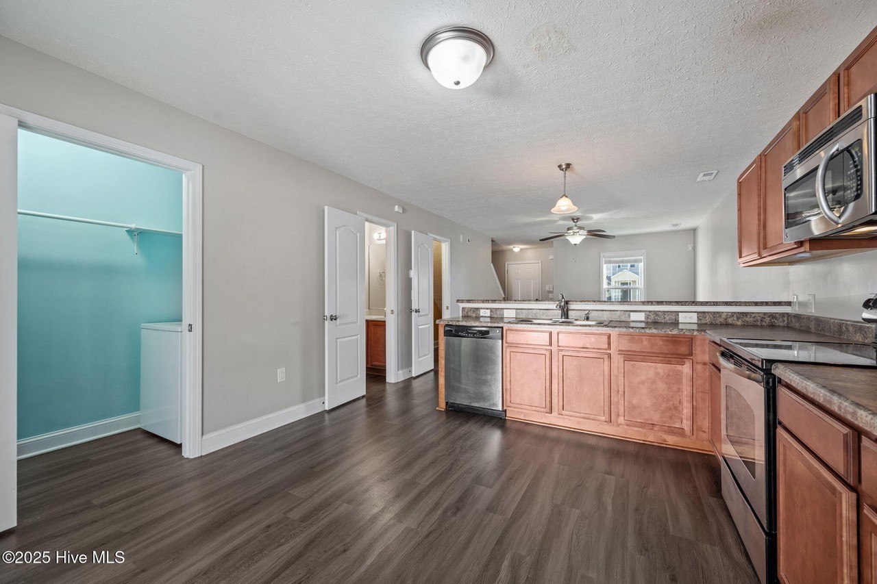 216 Glen Cannon Dr - Photo 5 of 27