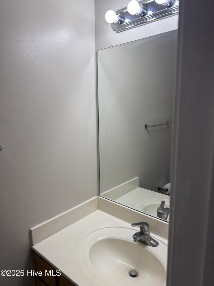 122 Short St - Photo 7 of 14