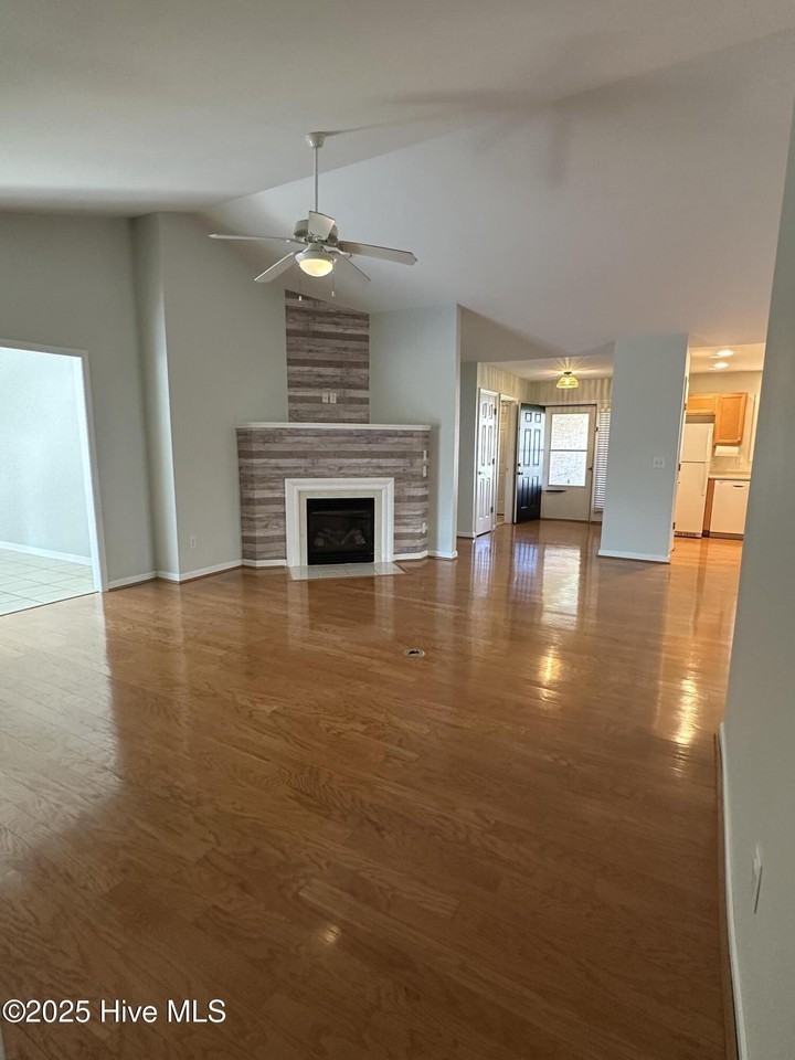 7820 Chipshot Way - Photo 3 of 12