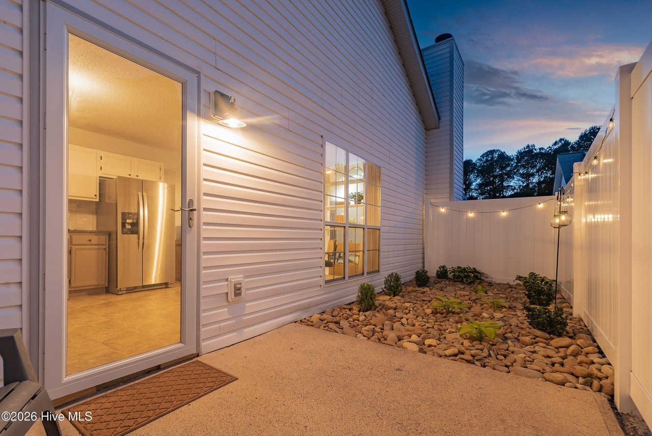 214 Cape Point Ln - Photo 4 of 39