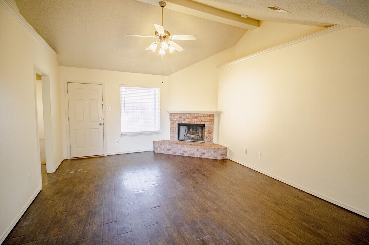 10601 Canton Ave - Photo 2 of 14