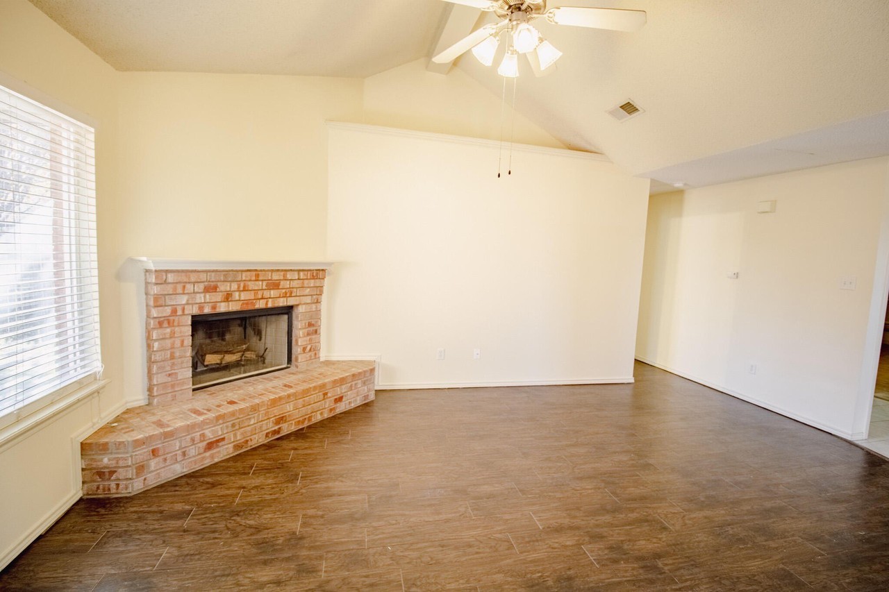 10601 Canton Ave - Photo 3 of 14