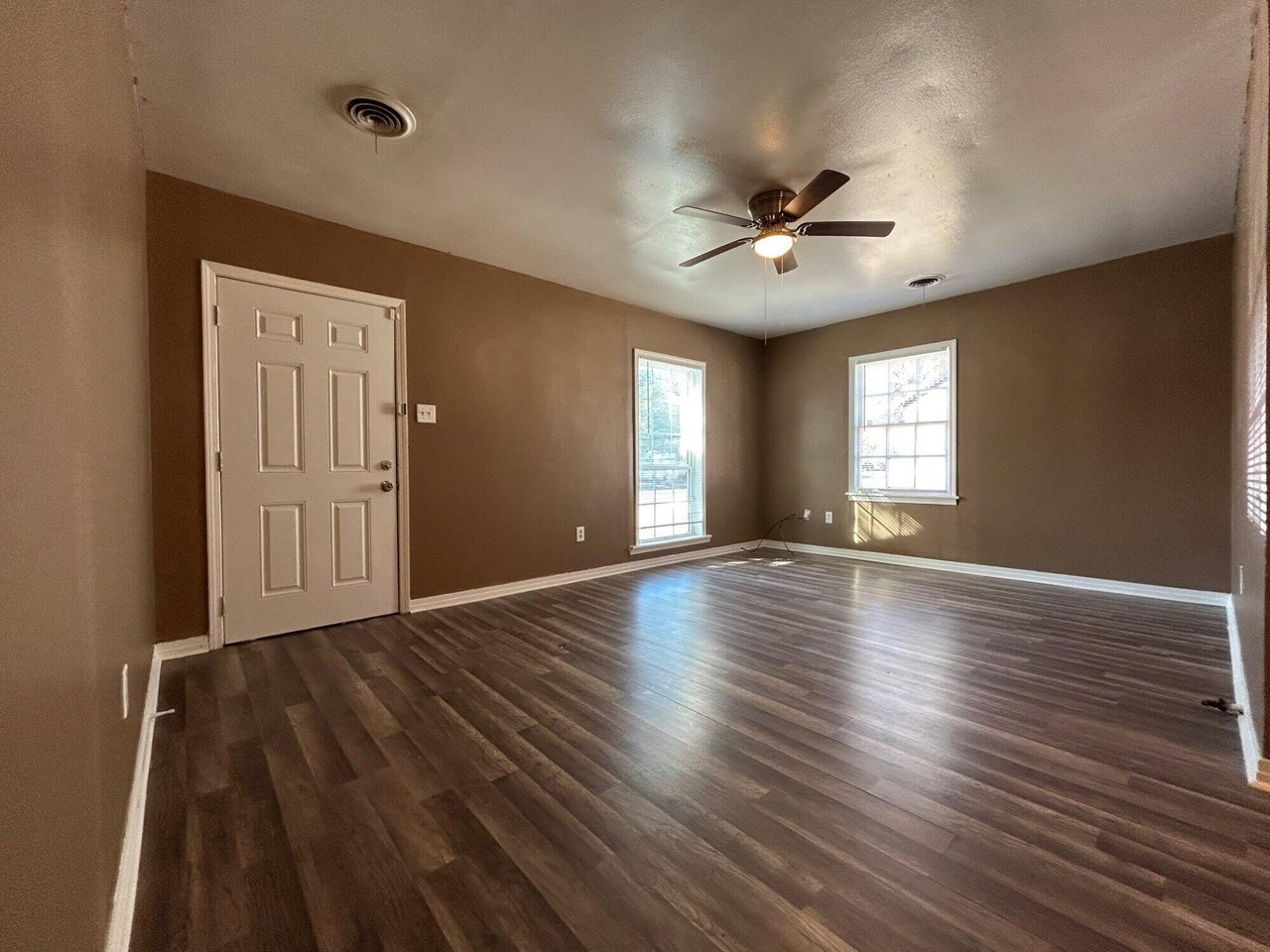 2410 26th St - Photo 4 of 20