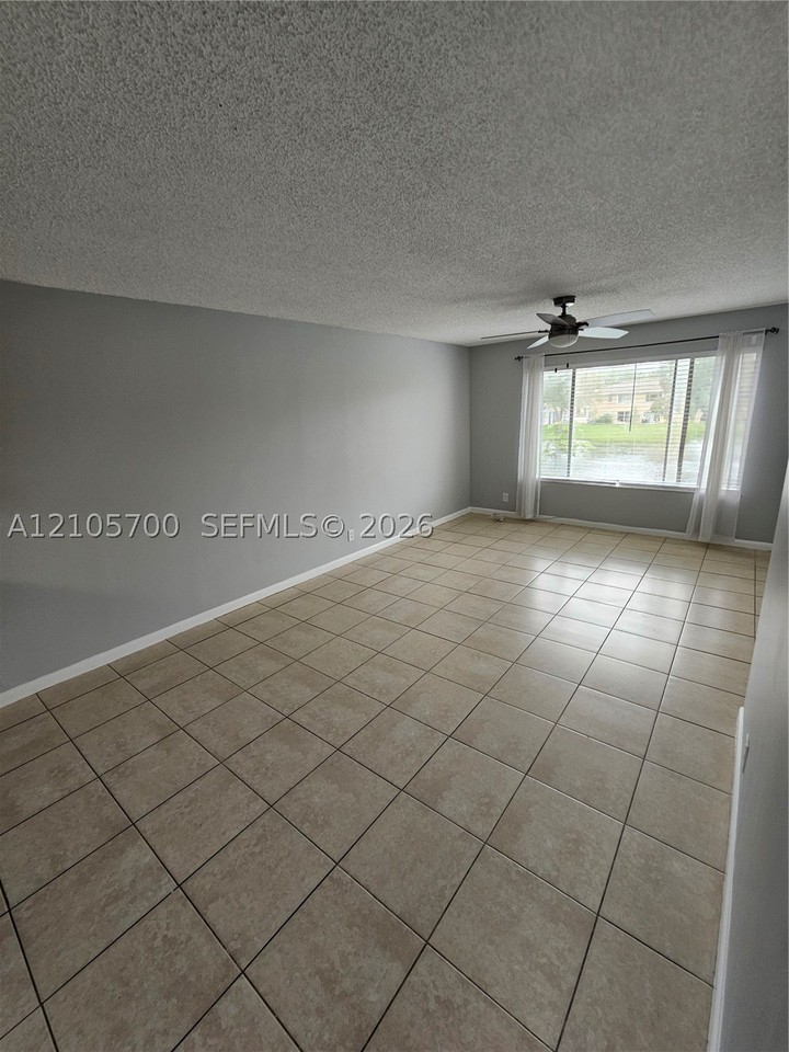 9946 Twin Lakes Dr #7N - Photo 6 of 18