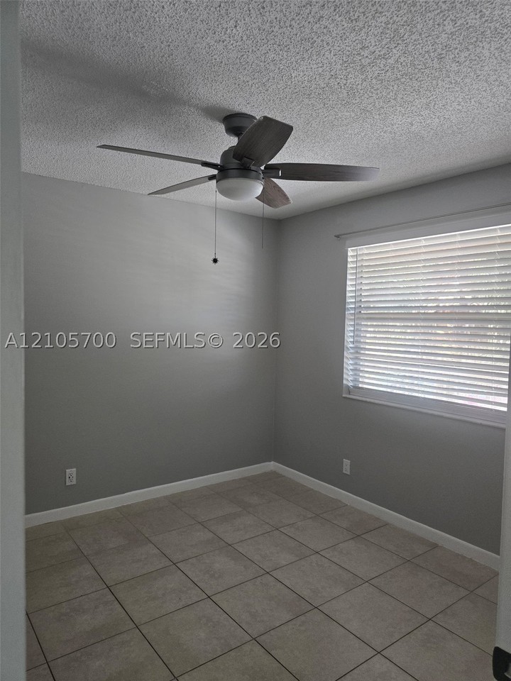9946 Twin Lakes Dr #7N - Photo 7 of 18