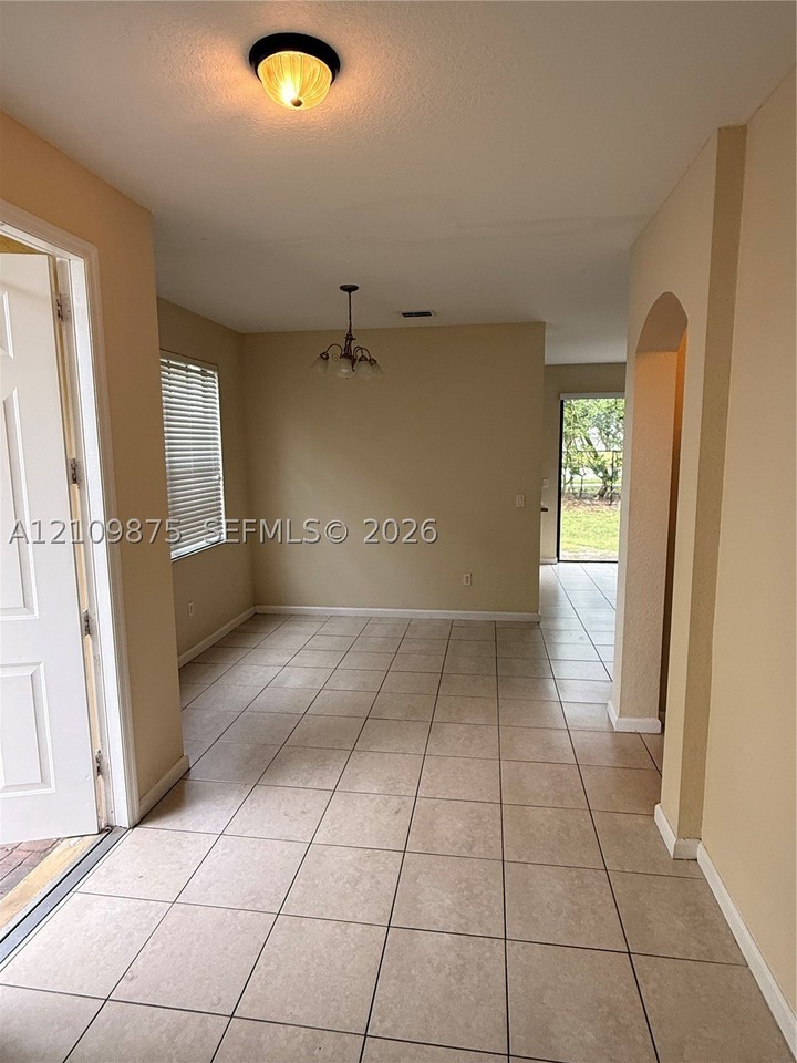 1849 Sw Via Rossa - Photo 4 of 18