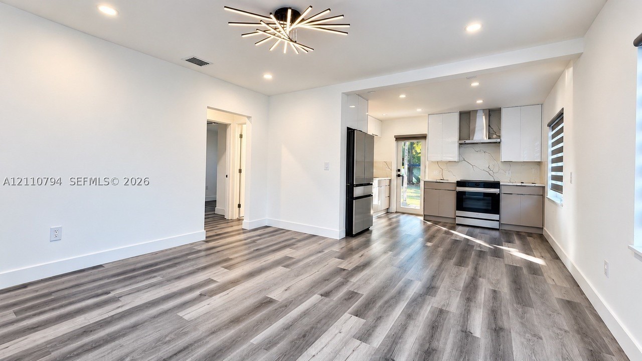 886 Ne 134th St - Photo 5 of 29