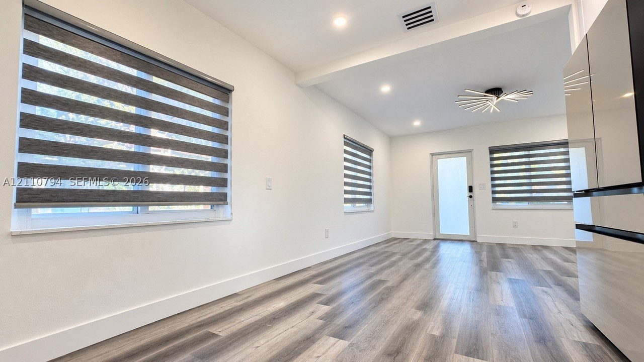 886 Ne 134th St - Photo 6 of 29