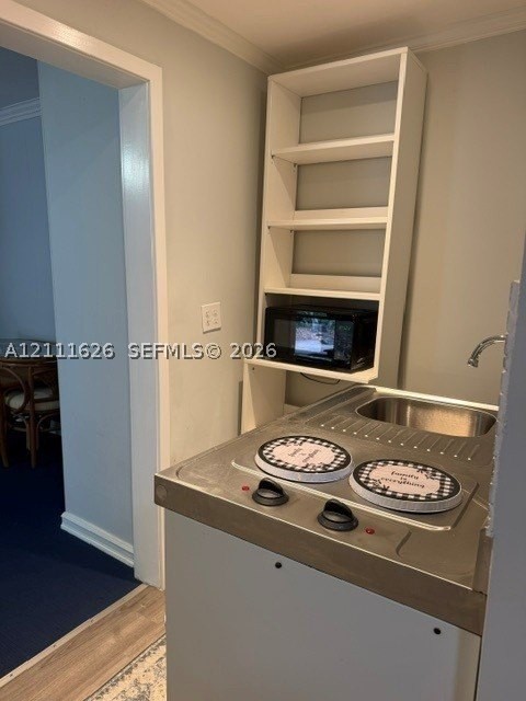532 Aragon Ave #A - Photo 6 of 10