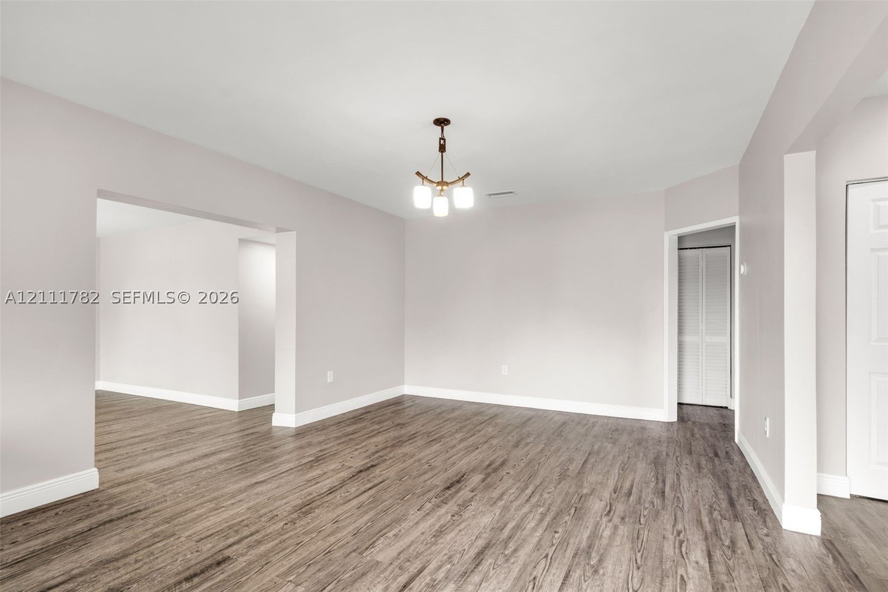3950 Nw 2nd Ter - Photo 4 of 30