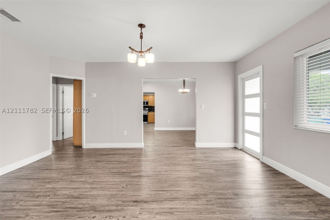 3950 Nw 2nd Ter - Photo 5 of 30