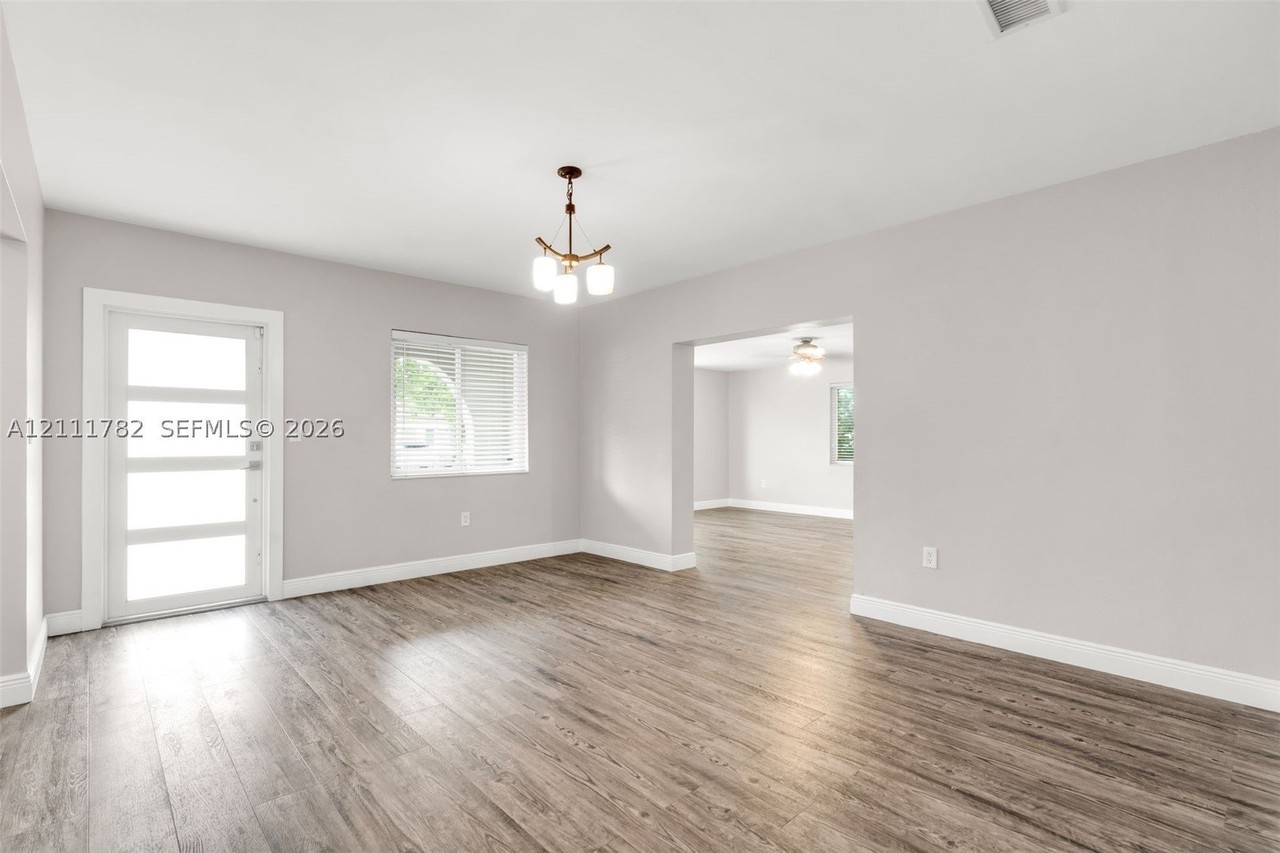 3950 Nw 2nd Ter - Photo 6 of 30