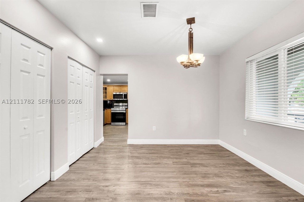 3950 Nw 2nd Ter - Photo 7 of 30