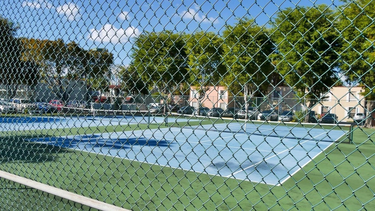 10780 N Kendall Dr #E12 - Photo 6 of 6