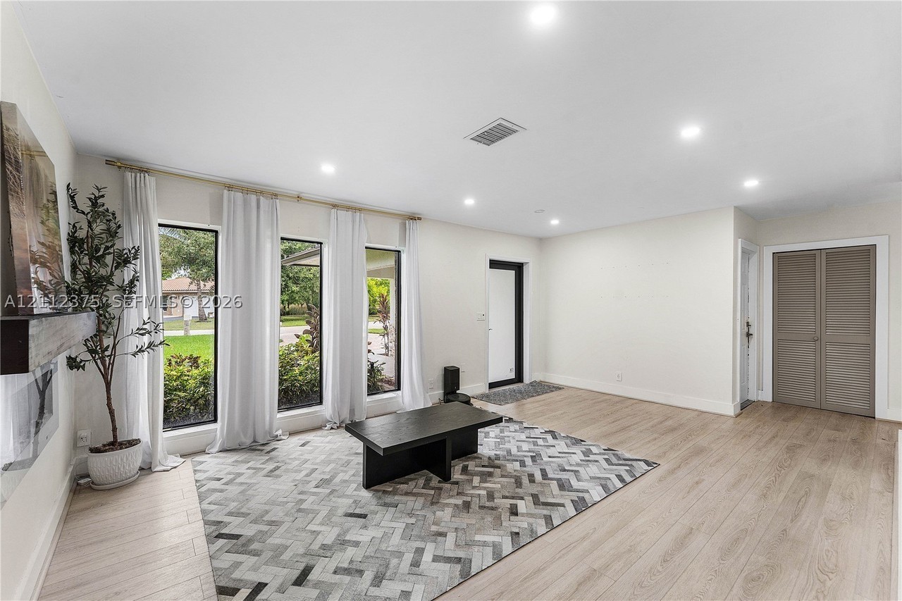 10936 Nw 41st Dr - Photo 6 of 50