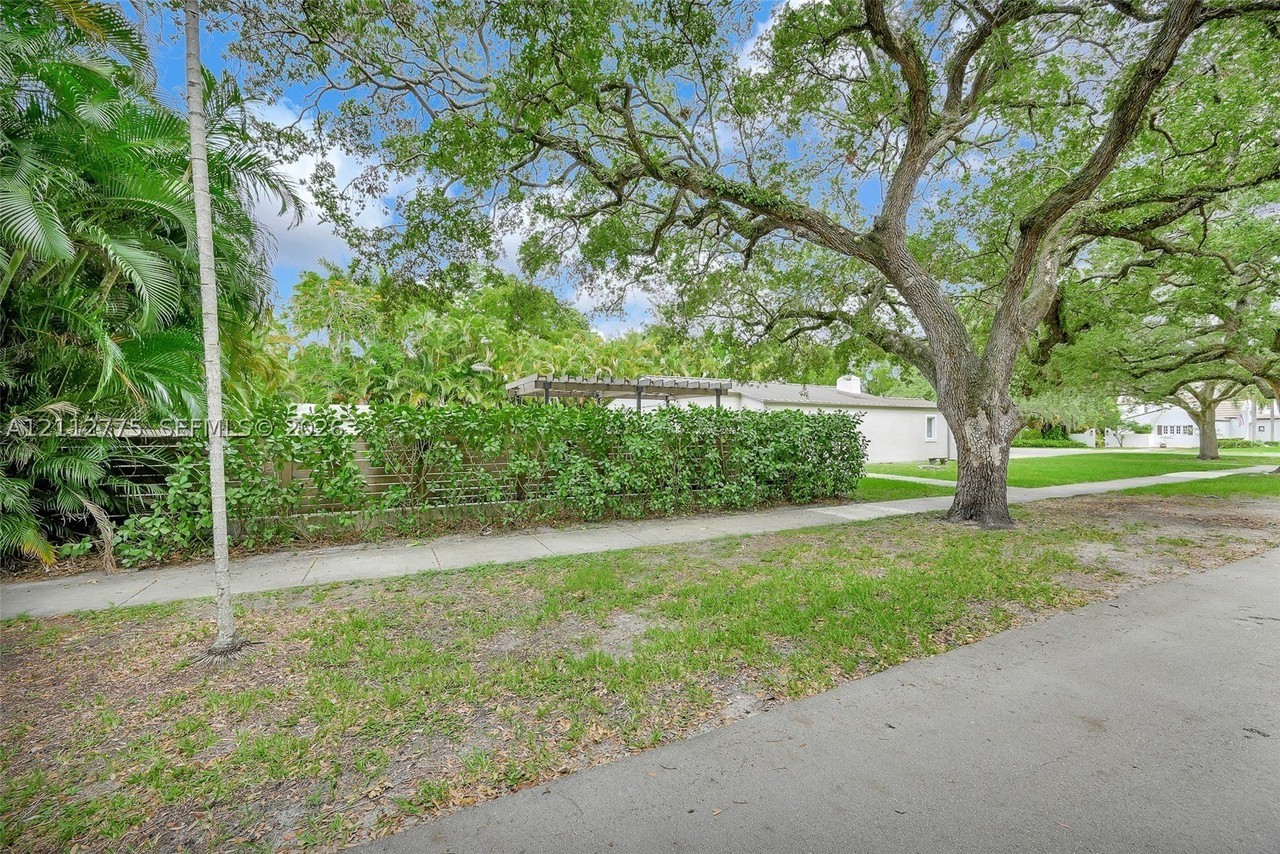 295 De Leon Dr - Photo 5 of 41