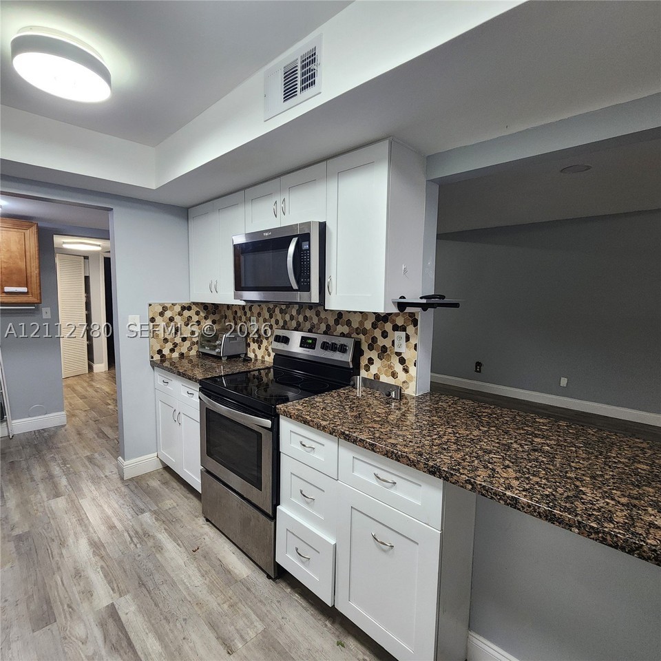 11011 S Lakeview Dr #11011 - Photo 5 of 33