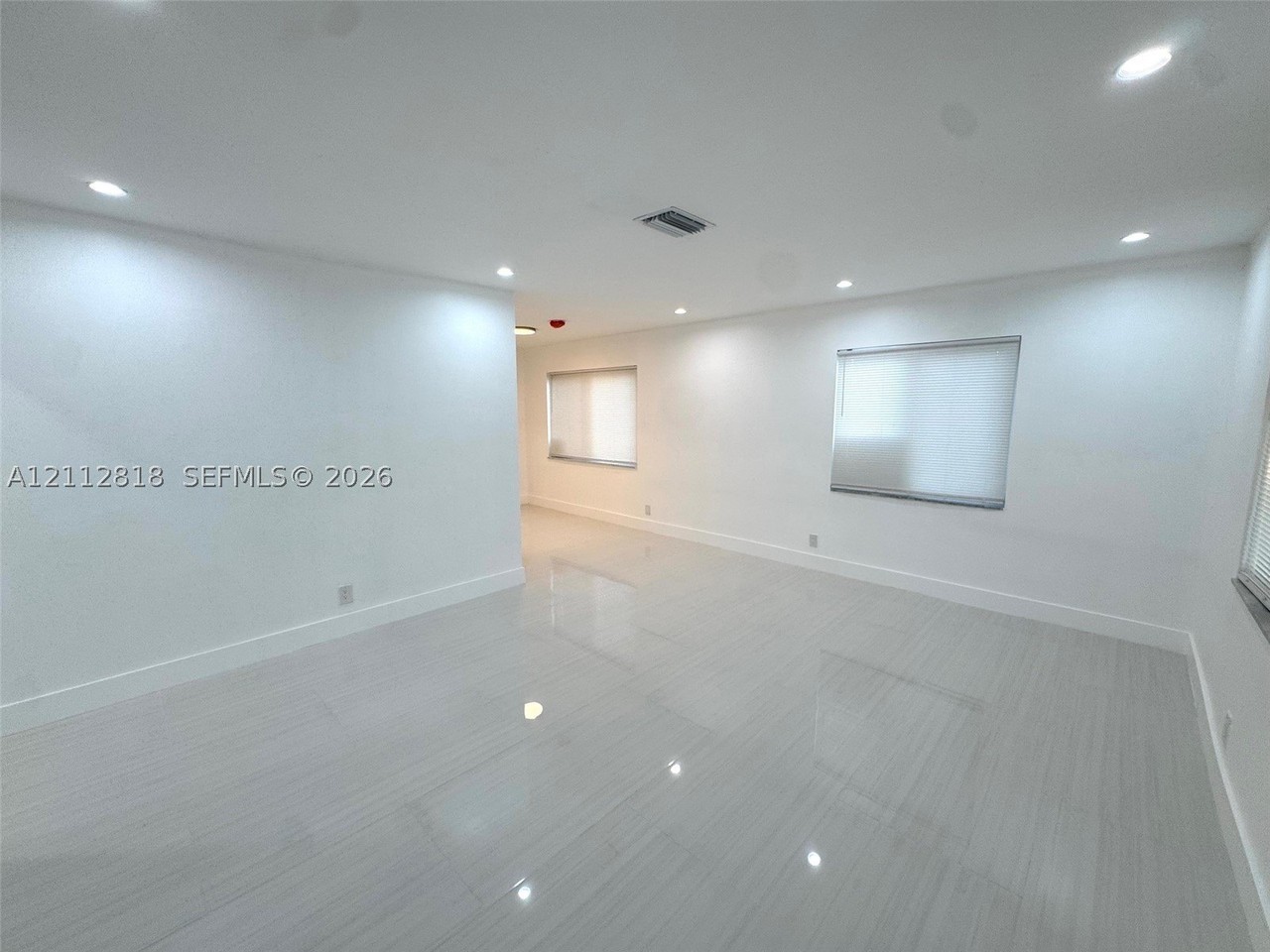 105 Ne 30th Ct #105 - Photo 5 of 27