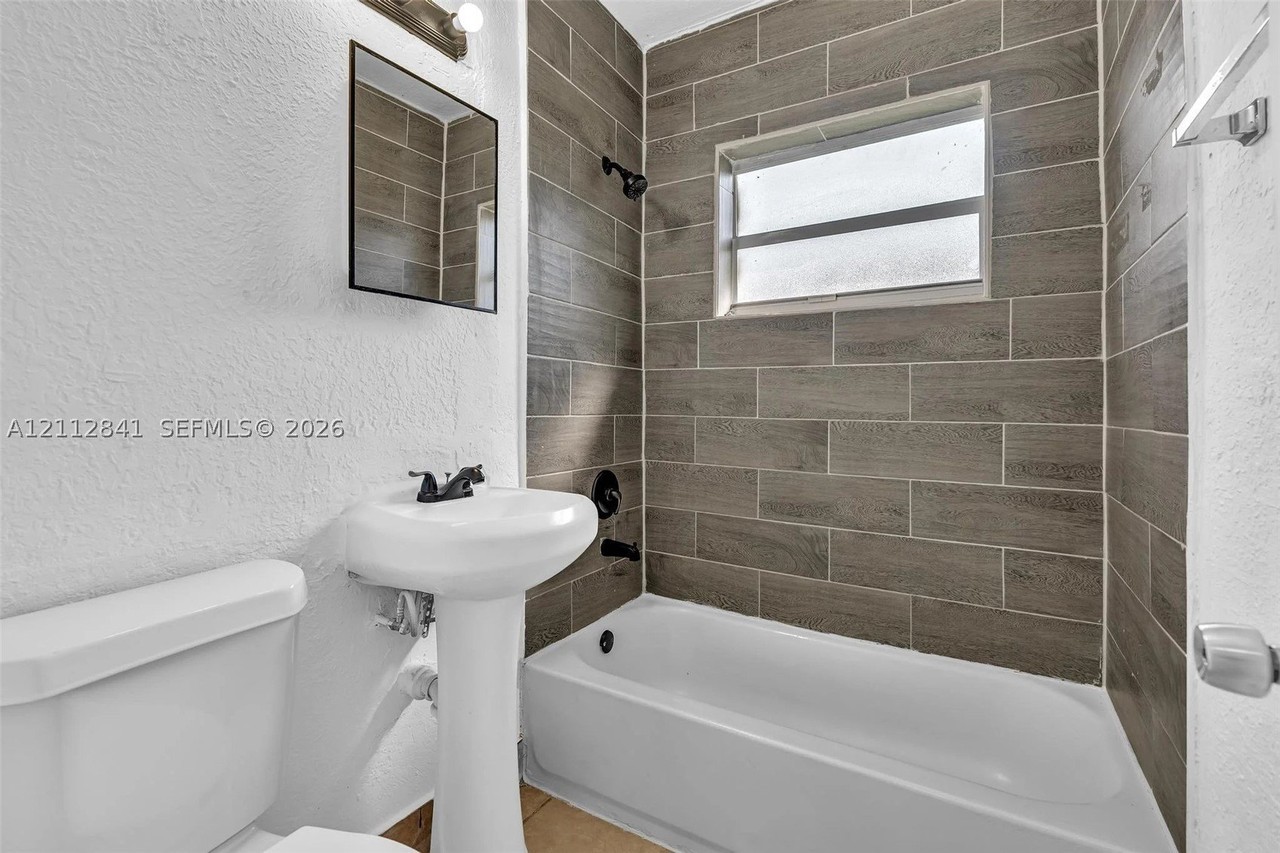 733 Nw 14th Ter #3 - Photo 5 of 5
