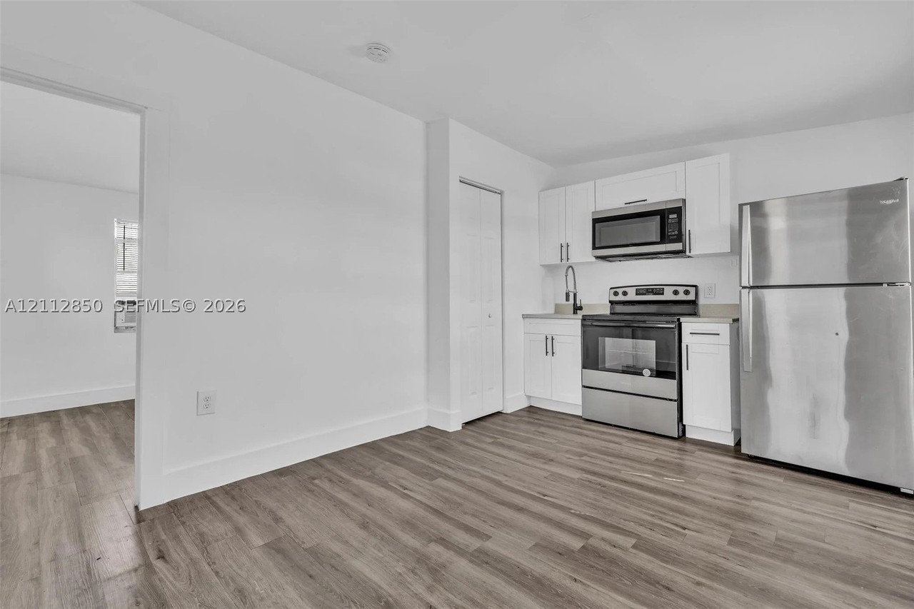 3904 Sw 13th Ct #5 - Photo 2 of 13