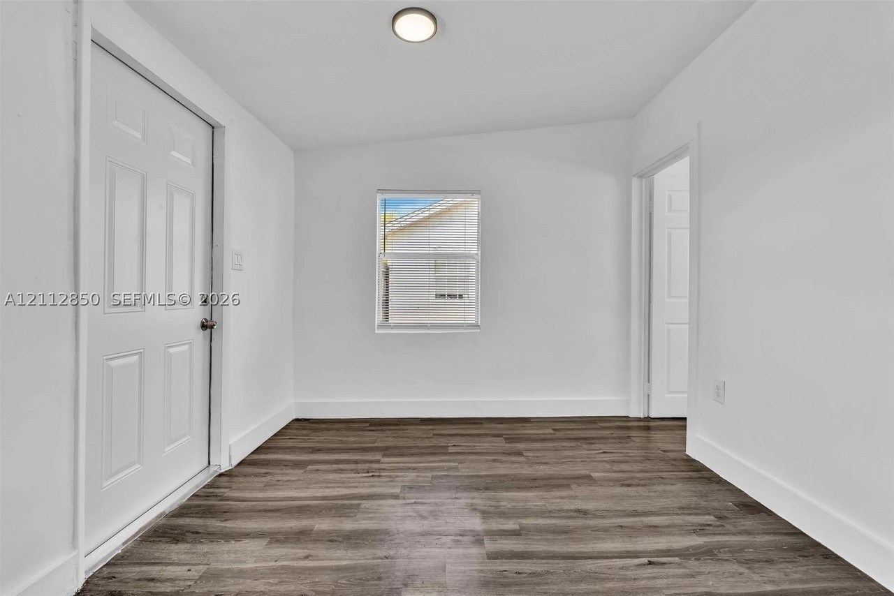 3904 Sw 13th Ct #5 - Photo 5 of 13