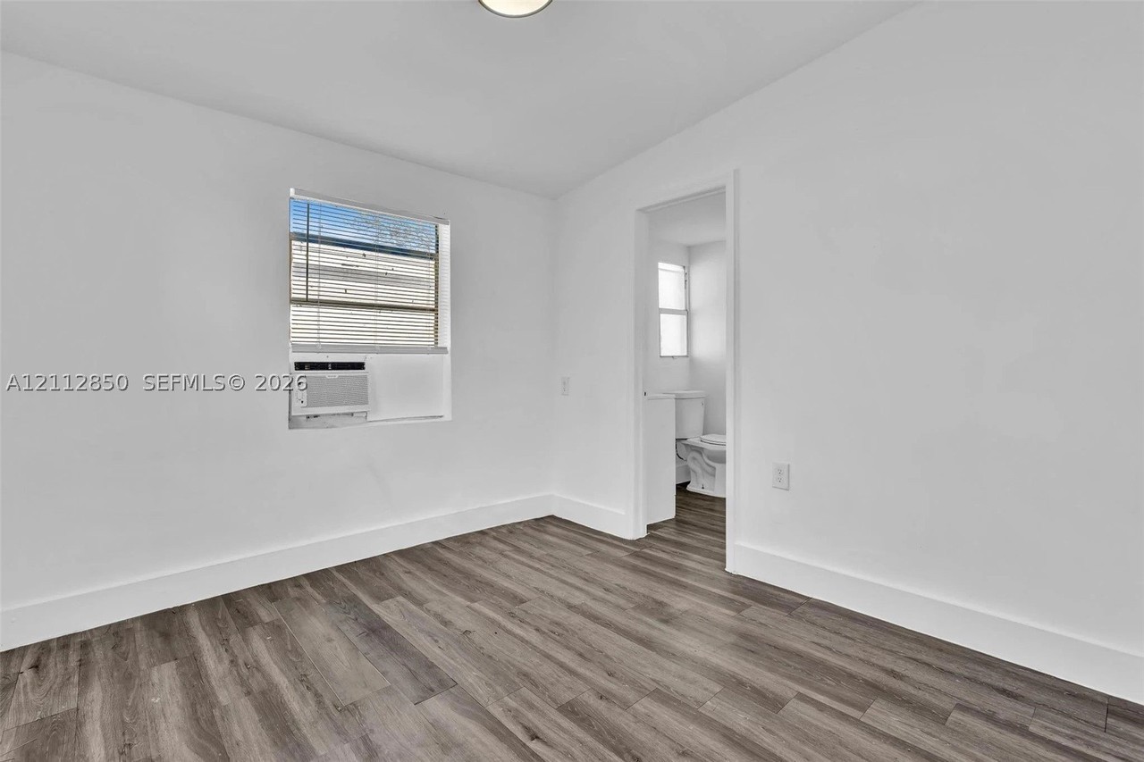 3904 Sw 13th Ct #5 - Photo 6 of 13