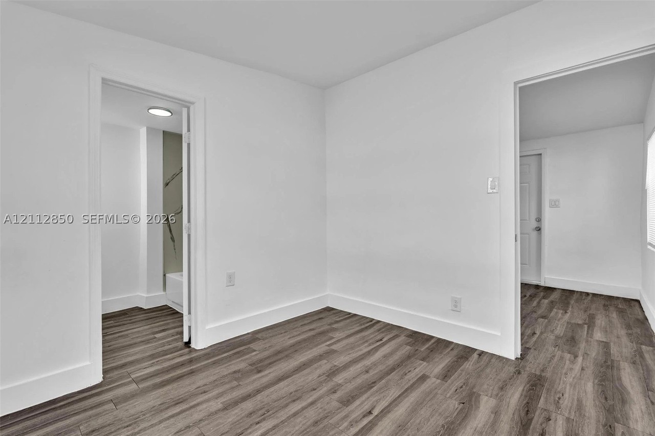 3904 Sw 13th Ct #5 - Photo 7 of 13