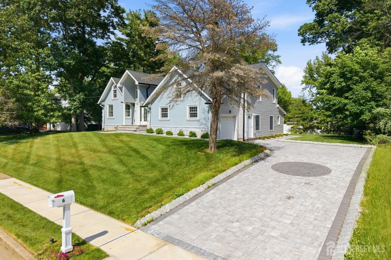 6 Whitewood Rd - Photo 2 of 37
