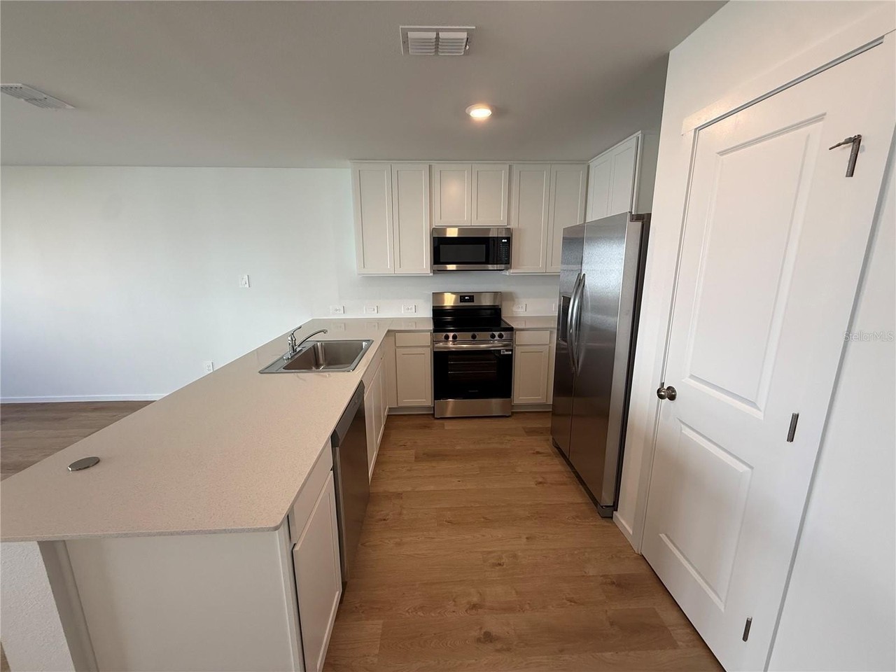 1060 Twins St - Photo 2 of 19