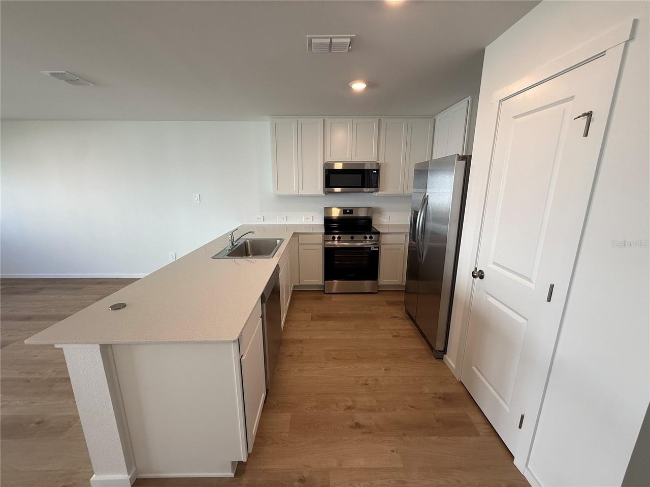 1060 Twins St - Photo 3 of 19