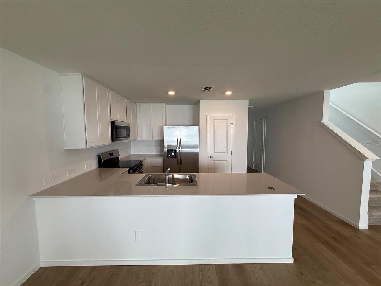 1060 Twins St - Photo 4 of 19