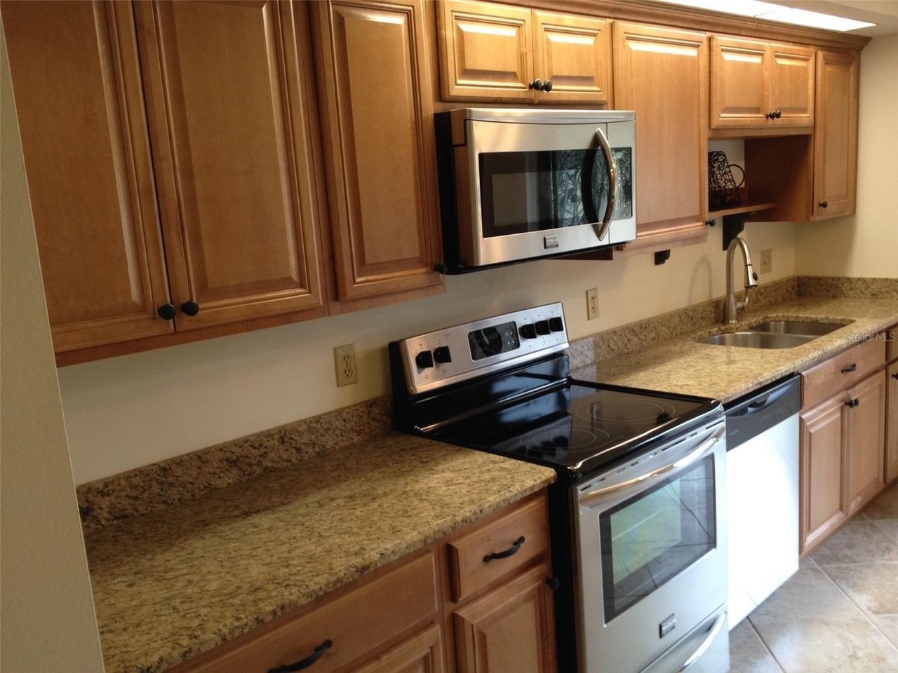 8103 N Ibiza Ct - Photo 3 of 16