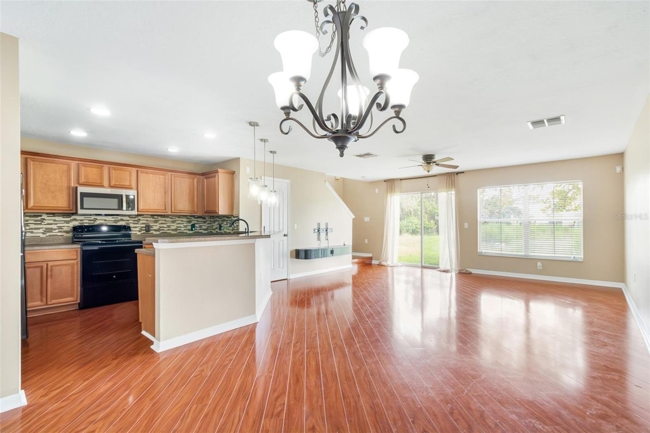10851 Kensington Park Ave - Photo 3 of 36