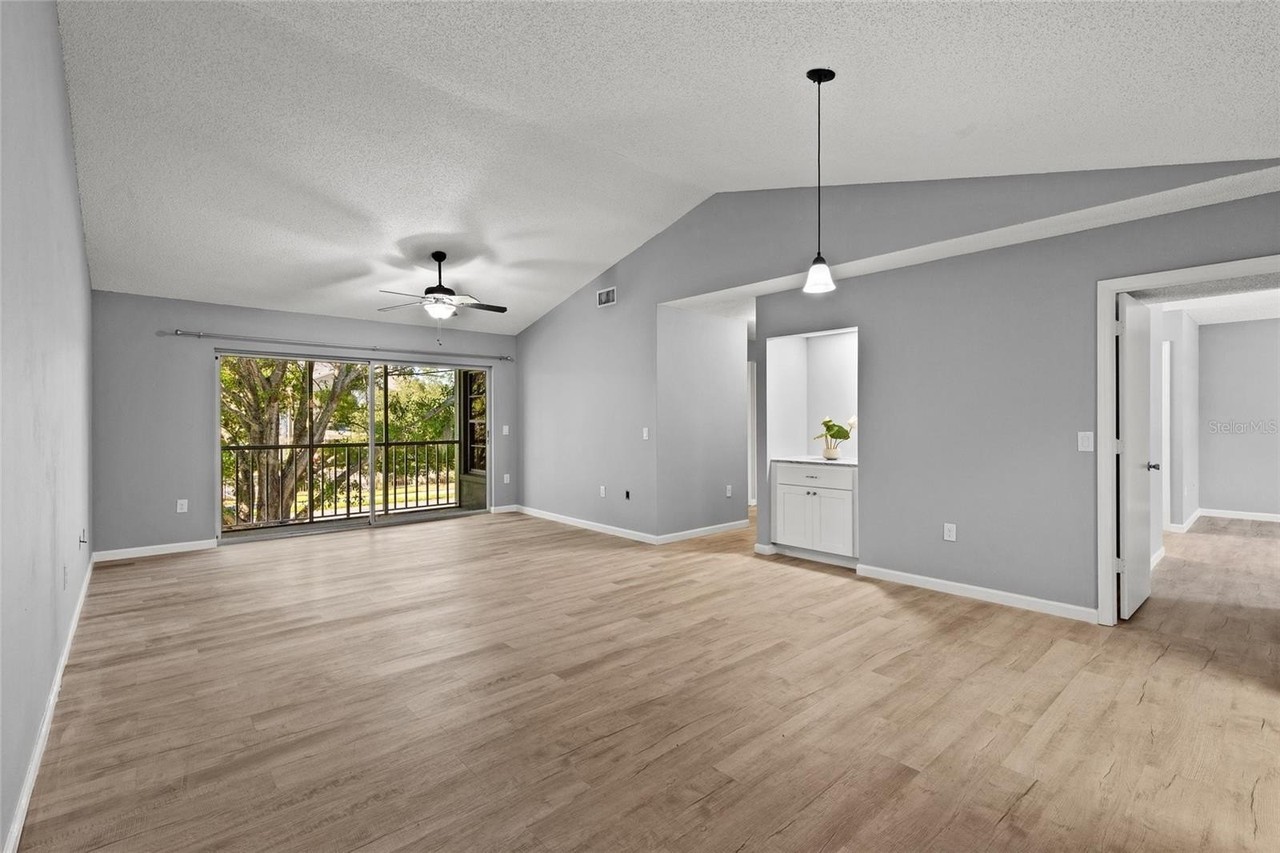 270 Promenade Dr - Photo 4 of 37
