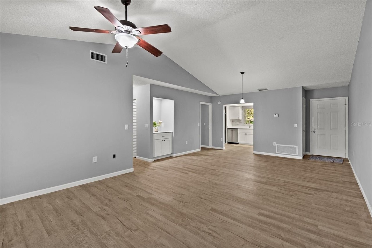 270 Promenade Dr - Photo 5 of 37